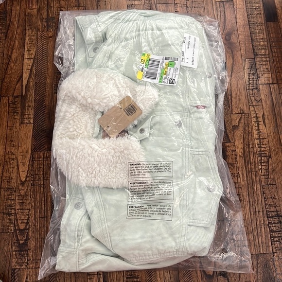 Levi's Jacket Sherpa Baby Trucker NEW
Corduroy Meadow Mist sherpa collar 1X - Picture 2 of 6